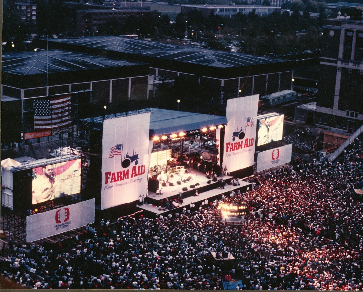 Crowds fill memorial stadium for the Farm Aid concert in 1985