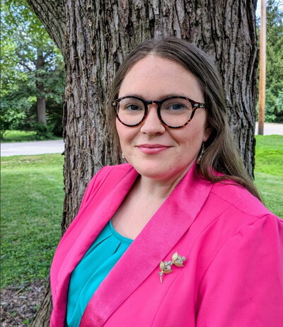 Shannan Mason stands in front of a tree