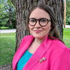 Shannan Mason stands in front of a tree